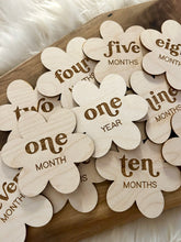 Load image into Gallery viewer, Daisy Wooden Monthly Milestones

