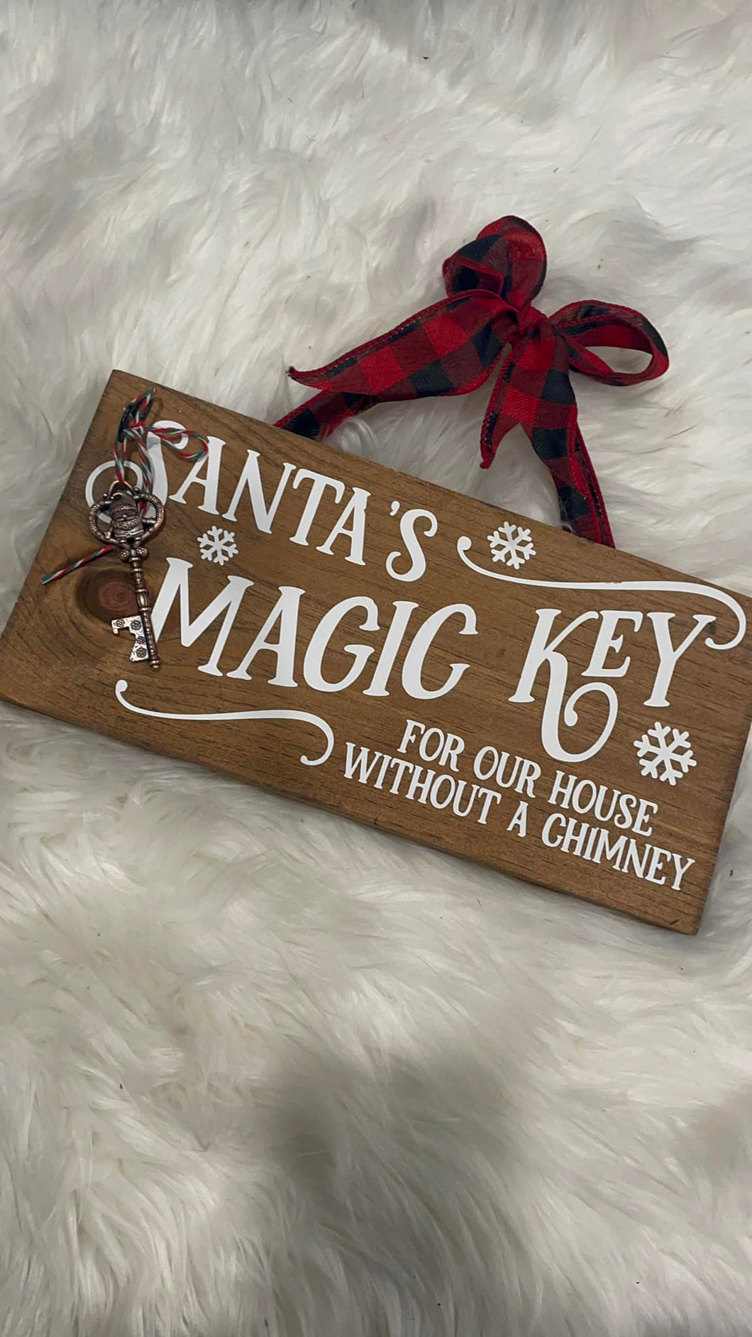 Santa's Magic Key wood sign [KEY INCLUDED]